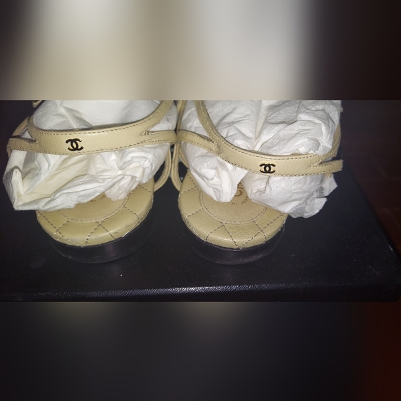 Authentic Chanel Tan Lambskin Thong Sandals w/box and dust bags. Good Condition! - Picture 3 of 10